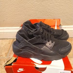 Kids Huarache size 5.5 youth